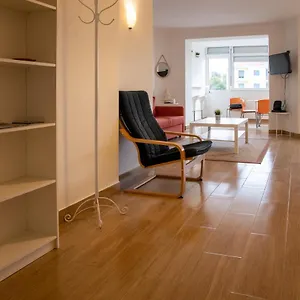 Spacious And Sunny - 10 Min From The Sea Apartamento